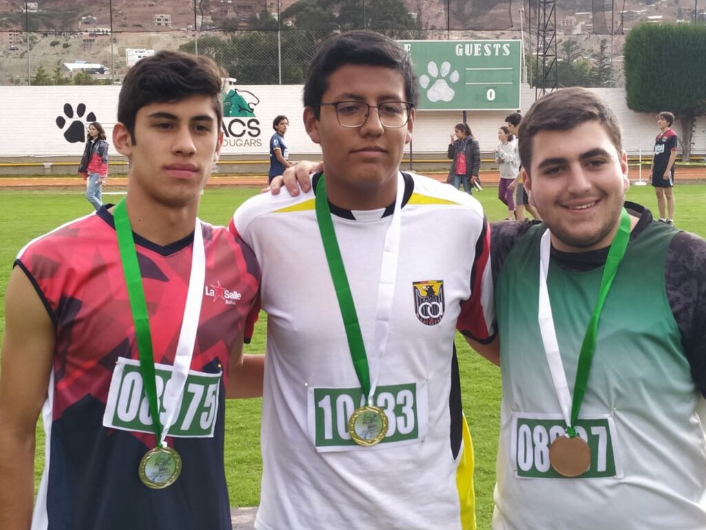 «Torneo de atletismo de la zona Sur, organizado por el Colegio Calvert «