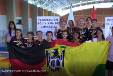Schultrampolin-Teams am nationalen Turnier in Cochabamba