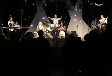 Die Deutsche Schule im Rhythmus von Abba und BeeGees