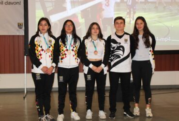 Premiación al equipo del Colegio Alemán «Mariscal Braun» en los juegos Humboldt