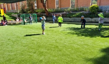 ¡Nuevo pasto sintético en el Kindergarten!