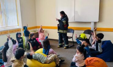El K2 aprende sobre los bomberos