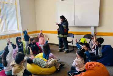 El K2 aprende sobre los bomberos